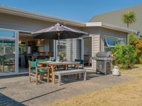 Unwind on The Fairway - Matarangi Holiday Home
